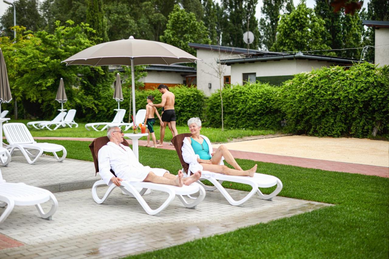 Barack Thermal & Natura Apartments Tiszakécske 外观 照片