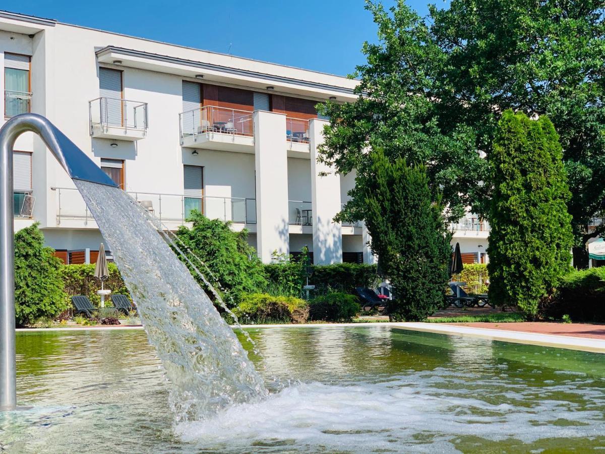 Barack Thermal & Natura Apartments Tiszakécske 外观 照片