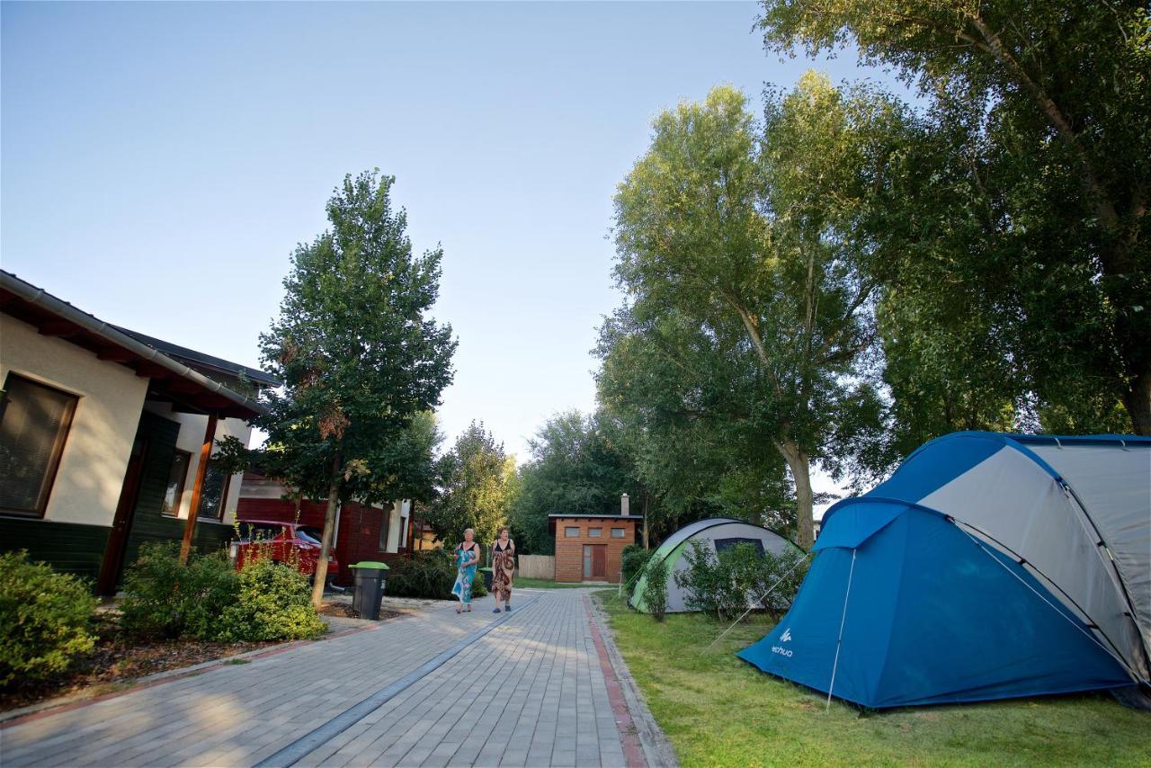 Barack Thermal & Natura Apartments Tiszakécske 外观 照片