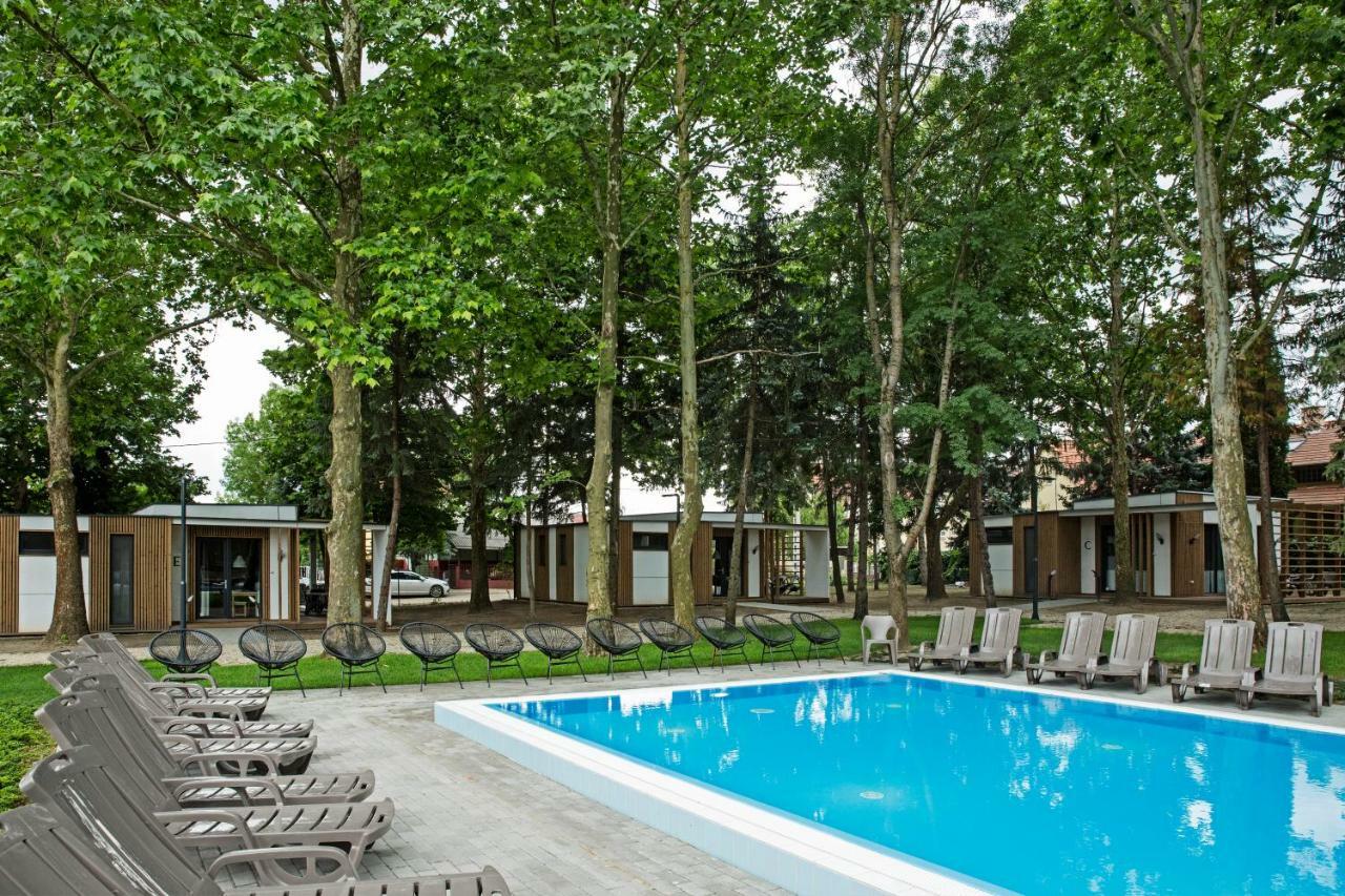Barack Thermal & Natura Apartments Tiszakécske 外观 照片